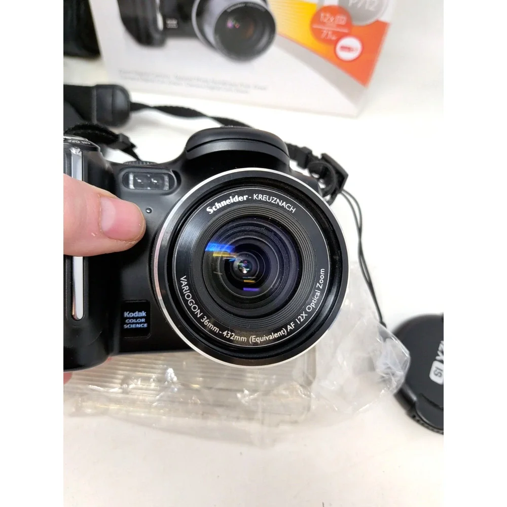 Kodak EasyShare P712 Black 7.1MP Digital Camera Battery & Charger Case Box Works